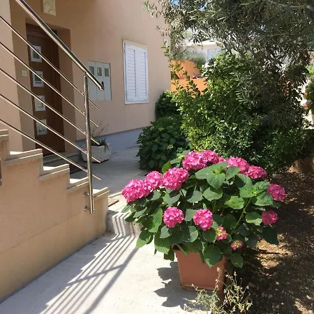 Longo Apartment