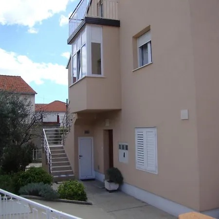 Longo Τρογκίρ