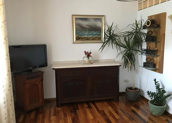 Longo Apartment *